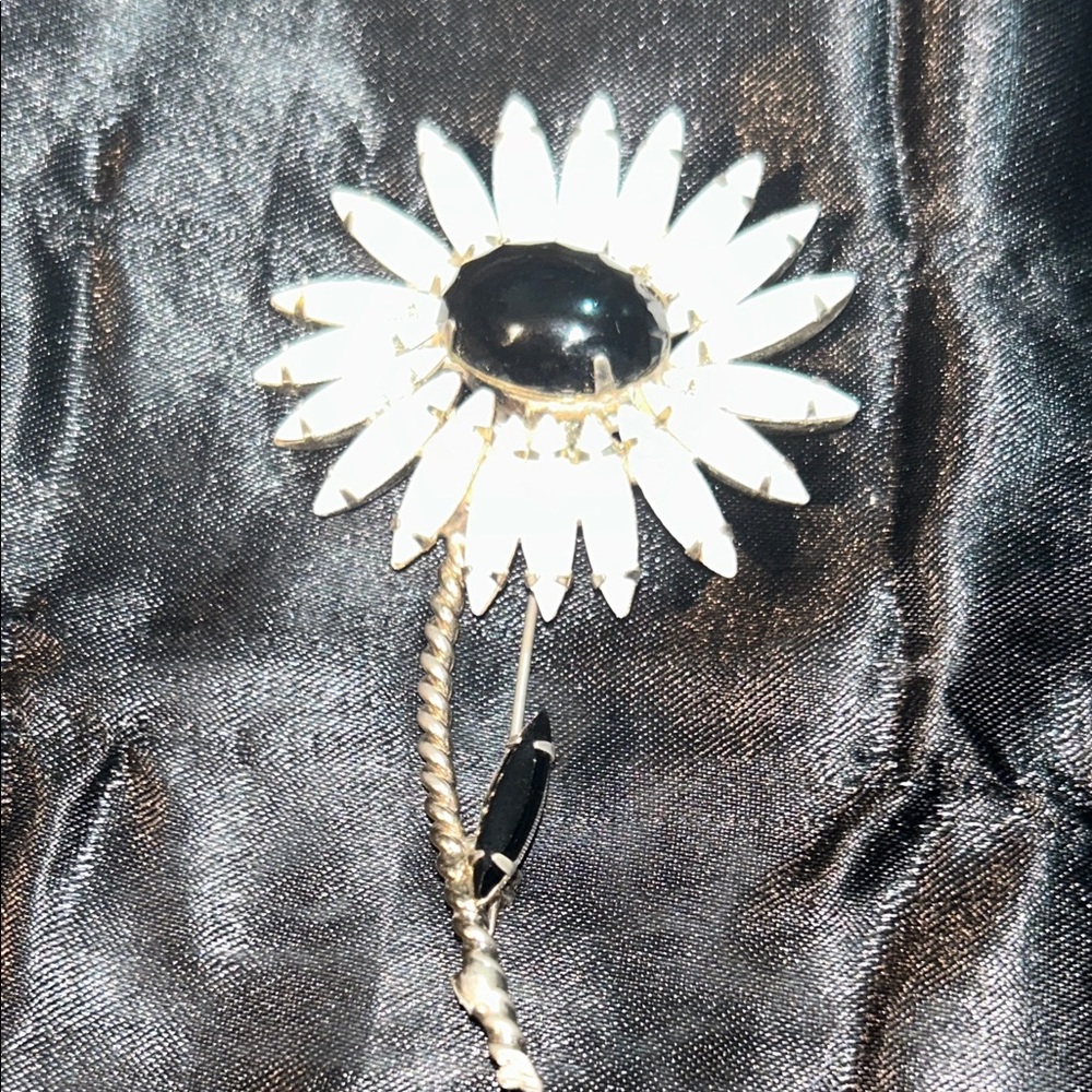 Schreiner Unmarked Daisy Flower Brooch with Black Center